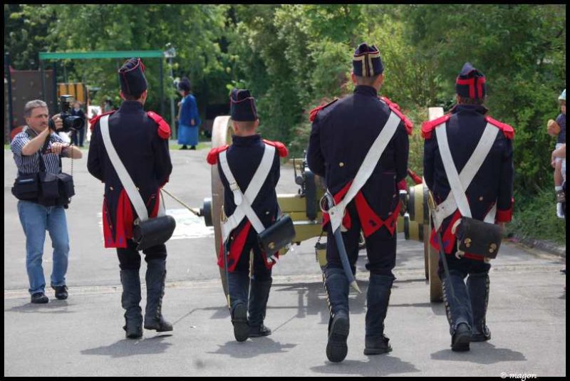 Napoleonic Bivouac в Люксембурге: солдаты с пушкой и фотооператором
