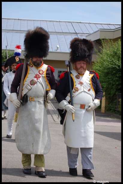 Napoleonic Bivouac в Люксембурге: два солдата в шляпах с плюмажем