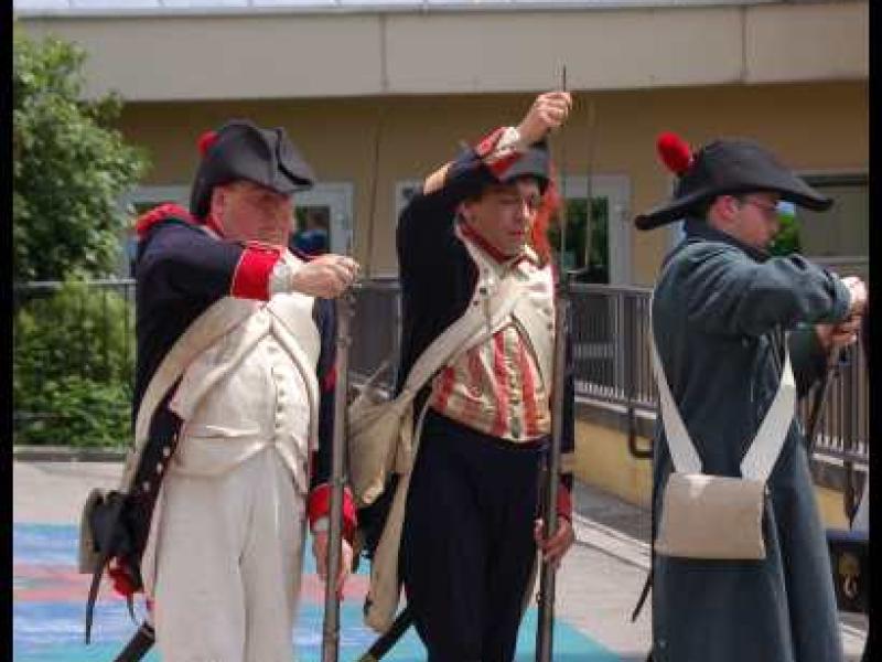 Napoleonic Bivouac в Люксембурге: три реконструированных солдата 1800-х