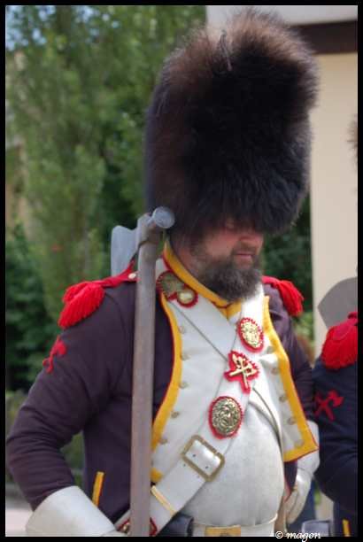 Napoleonic Bivouac в Люксембурге: солдат в шляпе-чубуке и белом жилете