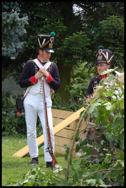 Napoleonic Bivouac в Люксембурге: два солдата в мушкетерских формах 1810-х