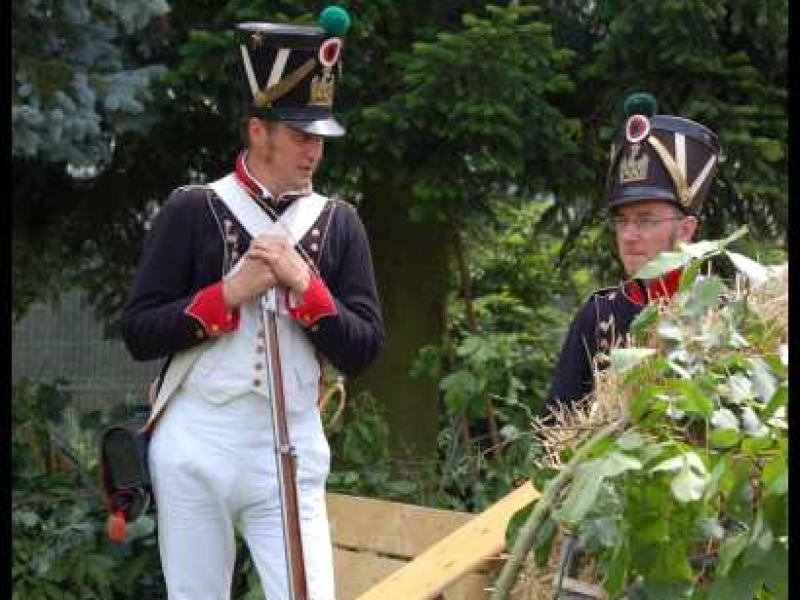 Napoleonic Bivouac в Люксембурге: два солдата в мушкетерских формах 1810-х