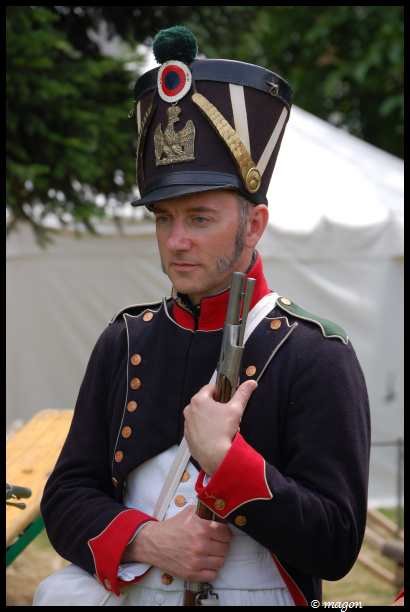 Napoleonic Bivouac в Люксембурге: солдат в черной фуражке с зелёным помпоном