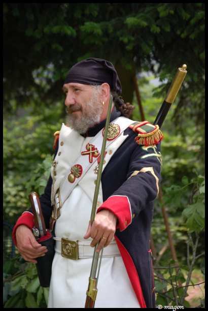 Napoleonic Bivouac в Люксембурге: офицер с шпагой и орденами
