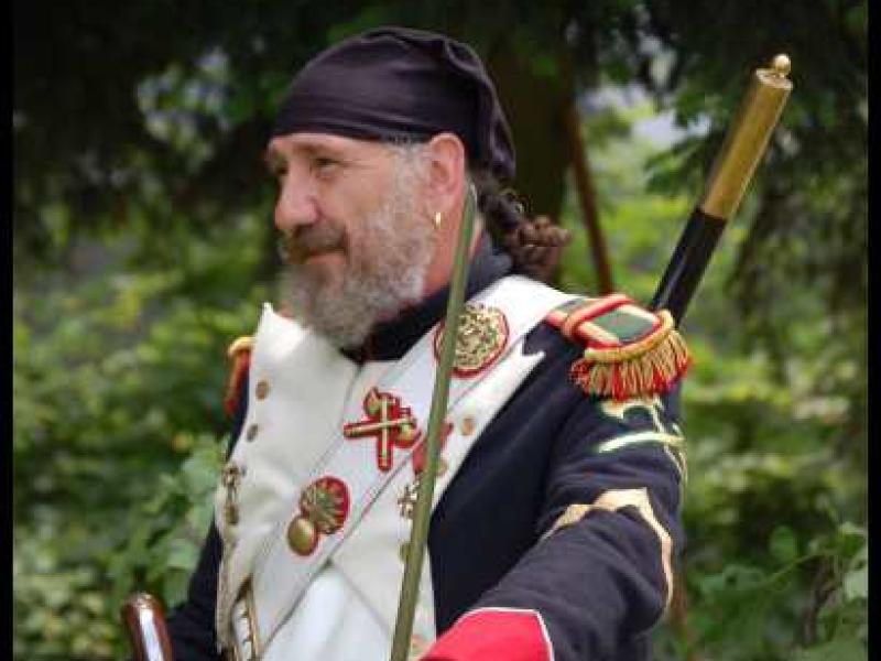 Napoleonic Bivouac в Люксембурге: офицер с шпагой и орденами