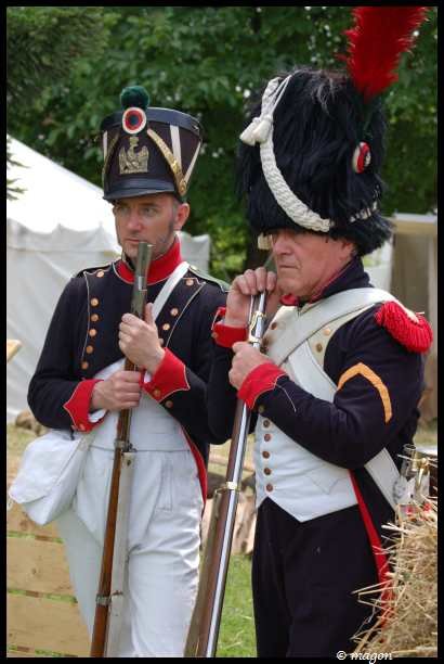 Napoleonic Bivouac в Люксембурге: два солдата в мундирах 1812 года