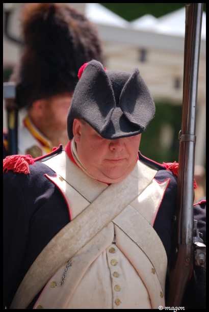 Napoleonic Bivouac в Люксембурге: солдат в трико и фуражке с красным галуном