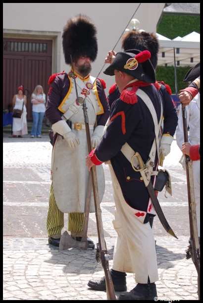 Napoleonic Bivouac в Люксембурге: солдаты в мундирах 1810-х с штыками и саблями