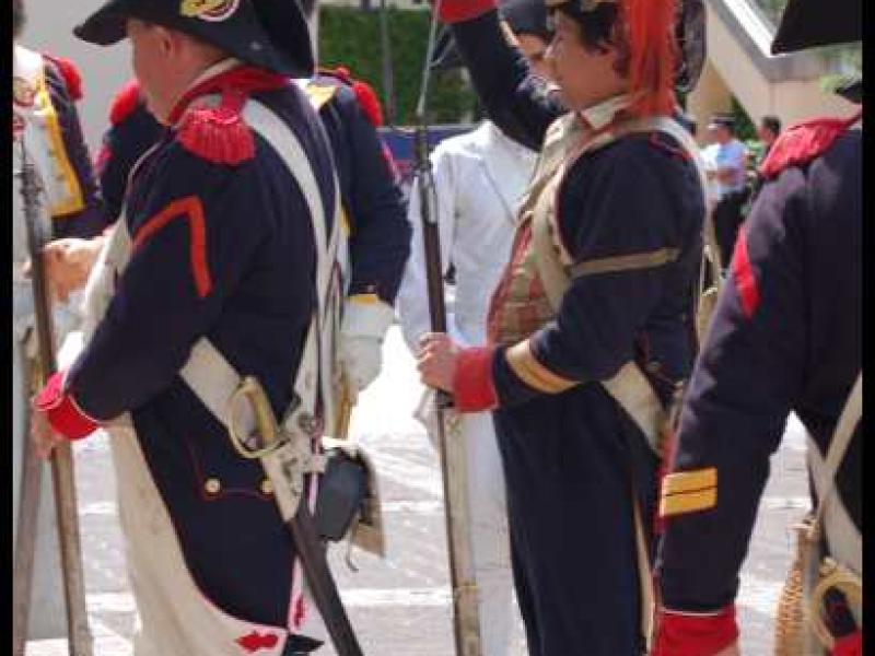 Napoleonic Bivouac в Люксембурге: солдаты в морских фуражках и белых штанах