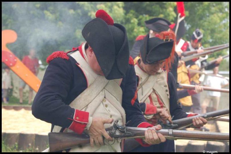 Napoleonic Bivouac в Люксембурге: солдаты в мушкетах и трико
