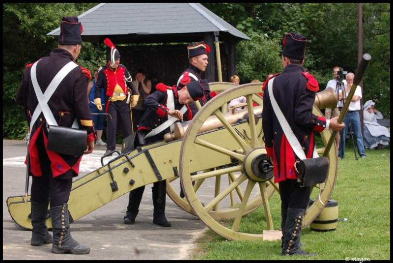 Napoleonic Bivouac в Люксембурге: солдаты у пушки 1810-х