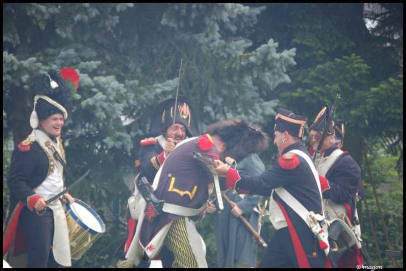 Napoleonic Bivouac в Люксембурге: сцена боя между французскими и русскими солдатами