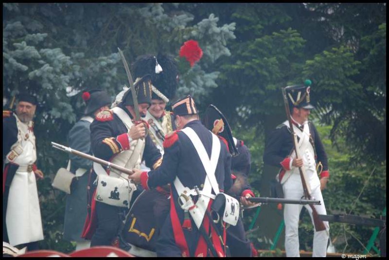 Napoleonic Bivouac в Люксембурге: солдаты в мундирах эпохи Наполеона у костра