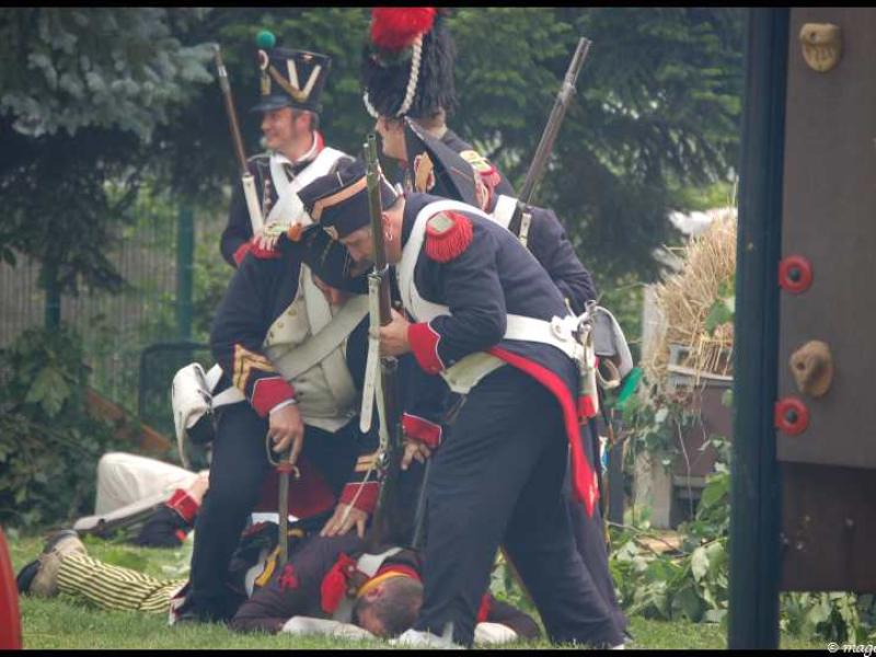 Napoleonic Bivouac в Люксембурге: сцена после боя у зелёного забора
