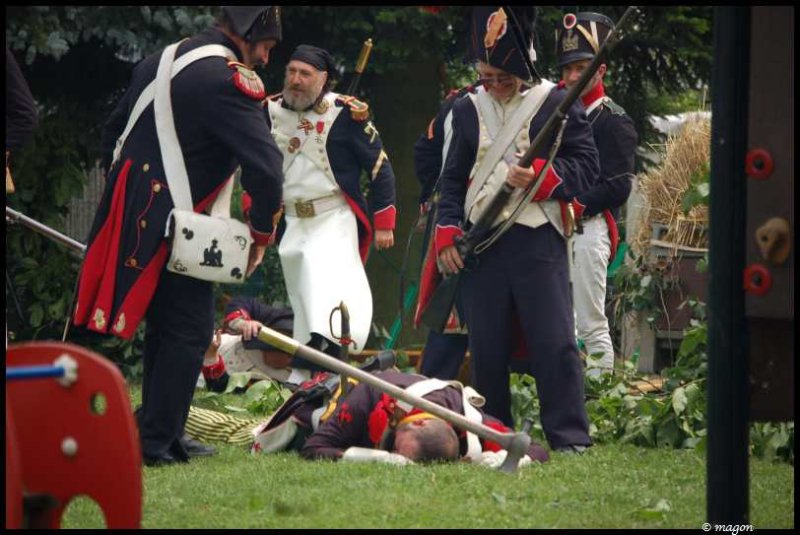 Napoleonic Bivouac в Люксембурге: сцена после боя на зелёной лужайке