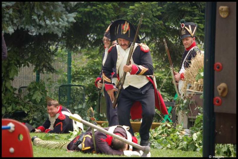 Napoleonic Bivouac в Люксембурге: сцена боя среди зелени