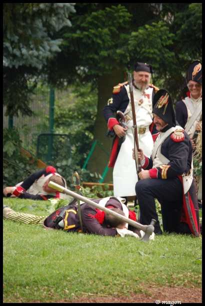 Napoleonic Bivouac в Люксембурге: солдаты в эпоху Наполеона на зелёной лужайке