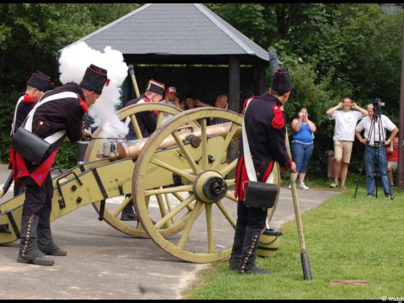 Napoleonic Bivouac в Люксембурге: пушка и солдаты в исторической реконструкции