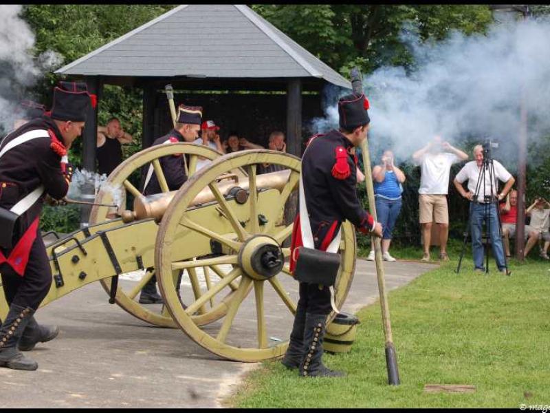 Napoleonic Bivouac в Люксембурге: пушка и солдаты в исторической реконструкции