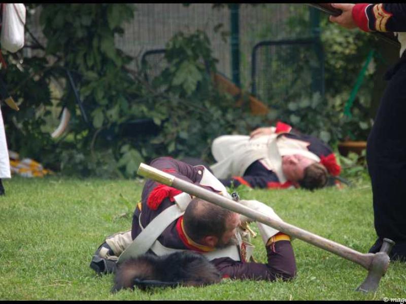 Napoleonic Bivouac в Люксембурге: солдаты в битве на зелёной лужайке