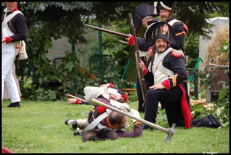 Napoleonic Bivouac в Люксембурге: сцена боя на зелёной лужайке