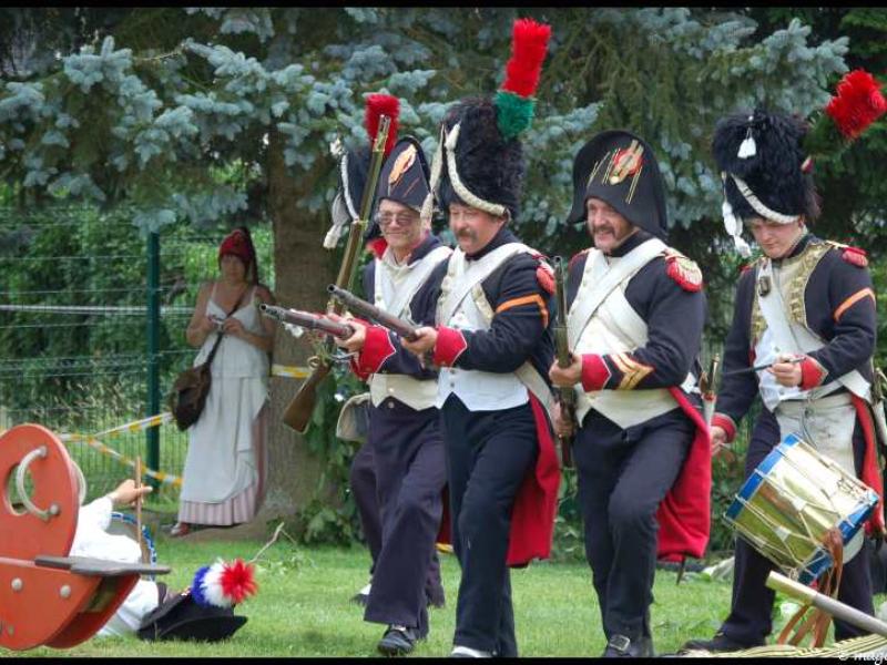 Napoleonic Bivouac в Люксембурге: солдаты в пышных шляпах и мушкетах