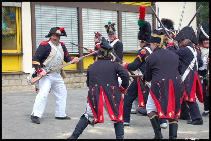 Napoleonic Bivouac в Люксембурге: сцена боя между французскими пехотинцами