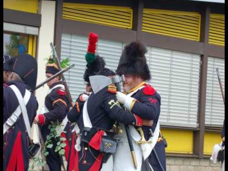 Napoleonic Bivouac в Люксембурге: сцена обмена оружием между реконструкторами
