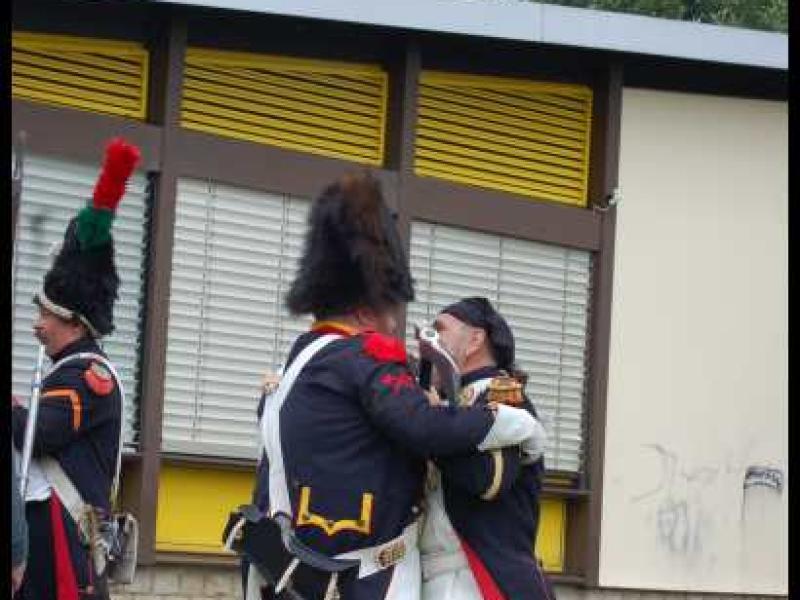 Napoleonic Bivouac в Люксембурге: сцена общения в исторических костюмах