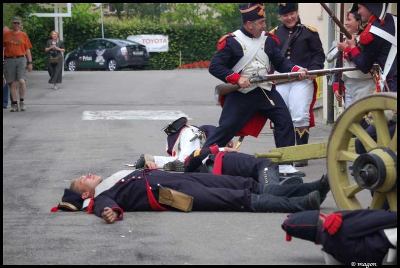 Napoleonic Bivouac в Люксембурге: сцена реконструкции боя у пушечного станка