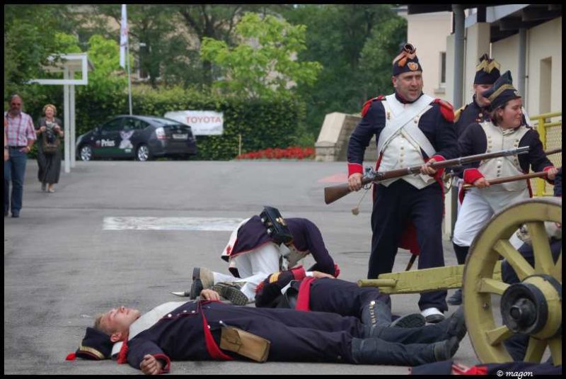 Napoleonic Bivouac в Люксембурге: сцена боя у пушечного ствола