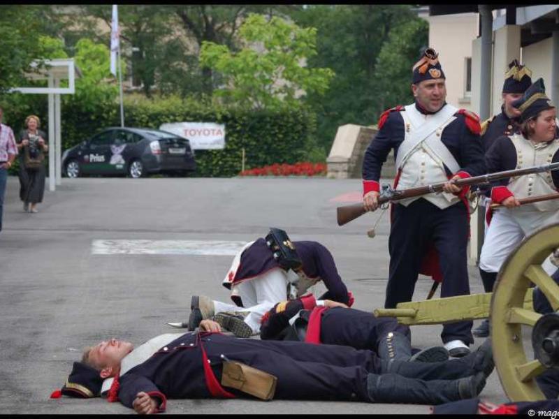 Napoleonic Bivouac в Люксембурге: сцена боя у пушечного ствола