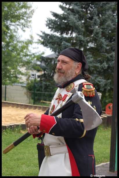 Napoleonic Bivouac в Люксембурге: солдат с топором и орденами