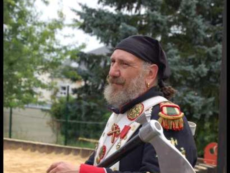 Napoleonic Bivouac в Люксембурге: солдат с топором и орденами