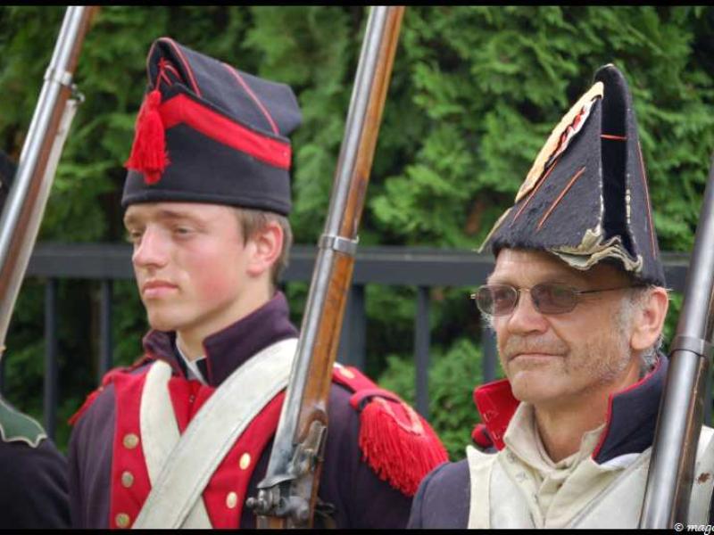 Napoleonic Bivouac в Люксембурге: два солдата в реконструкции эпохи Наполеона