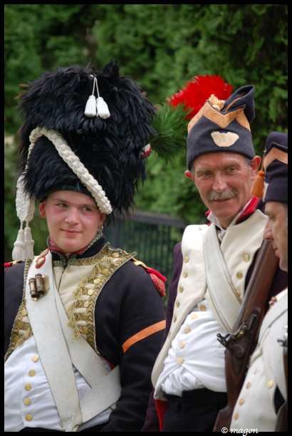 Napoleonic Bivouac в Люксембурге: солдаты в пышных шляпах и золотых галунах