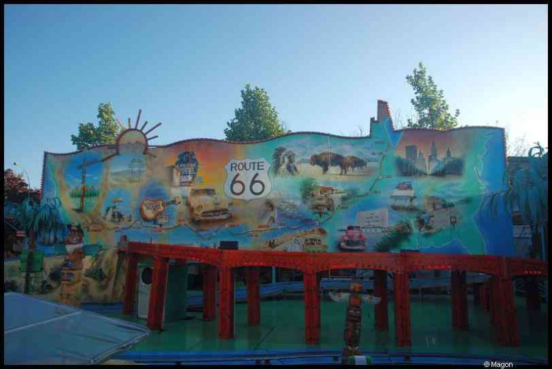 Schueberfouer: яркая мозаика Route 66 у красной арки