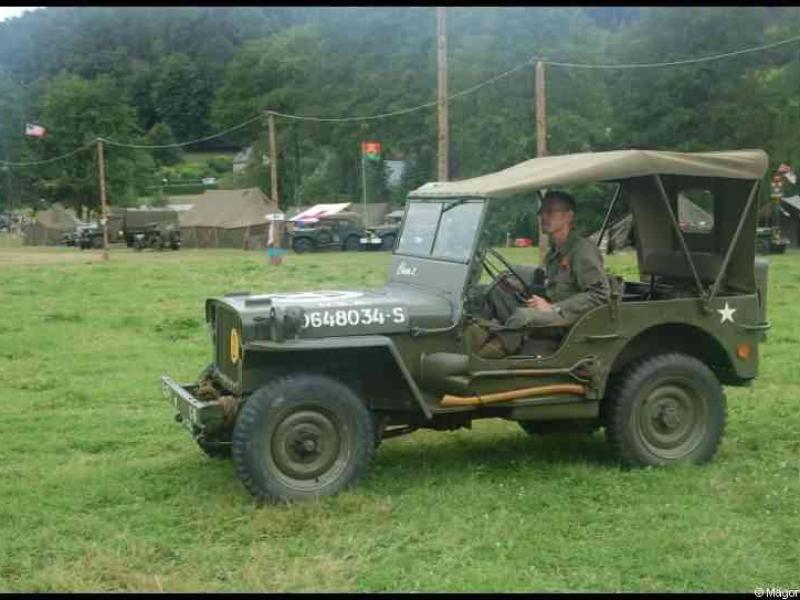 Septfontaines Milcars, Люксембург: военный Jeep Willys с номером J648034-S на зелёном поле
