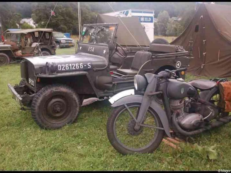 Septfontaines Milcars, Люксембург: военный Jeep и мотоцикл 1950-х на траве