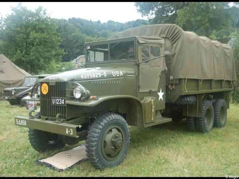 Septfontaines Milcars, Люксембург: оливковый грузовик M35 с брезентовой накидкой