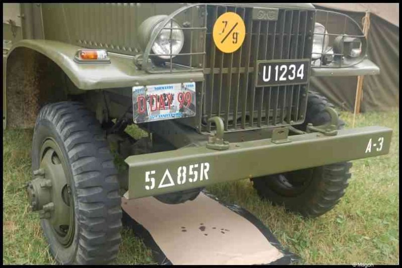 Septfontaines Milcars, Люксембург: оливковый военный грузовик с маркировкой 5△85R