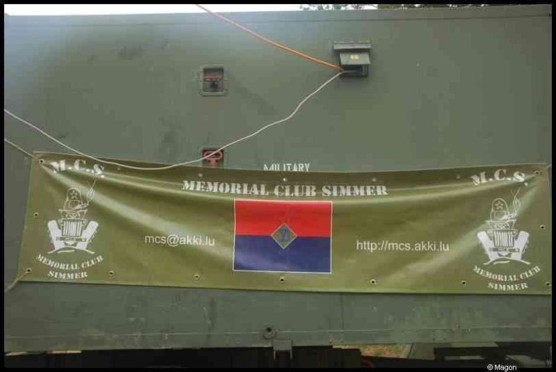 Septfontaines Milcars: зелёный грузовик с баннером Memorial Club Simmer