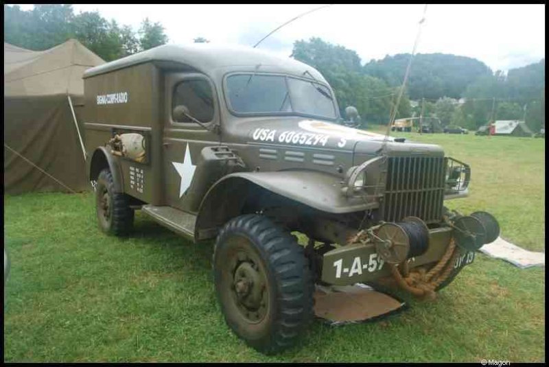 Военный грузовик США 1940-х годов с надписью USA 8065274 и звездой