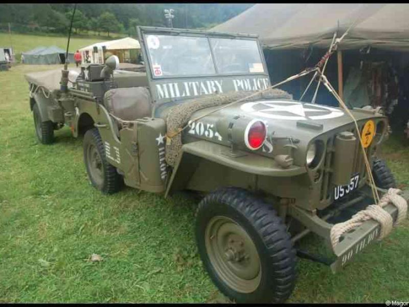 Septfontaines Milcars, Люксембург: военный джип с надписью «MILITARY POLICE»
