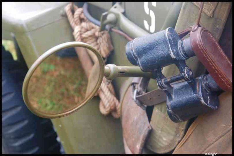 Septfontaines Milcars, Люксембург: бинокль и зеркало на броне военного автомобиля