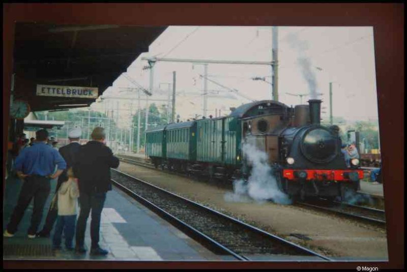 Ettelbruck, Люксембург, 1900: паровоз на платформе с вывеской «ETTELBRUCK»