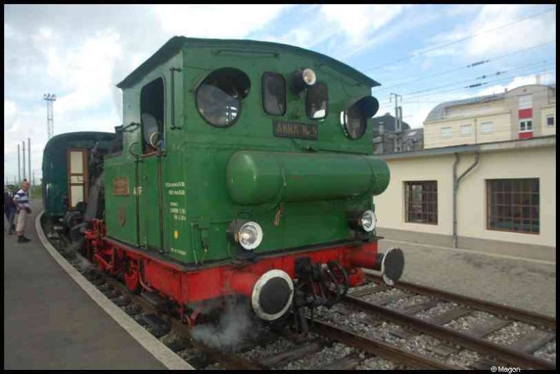 Train в Люксембурге, 1900: зелёный паровоз Anna № 3 на платформе