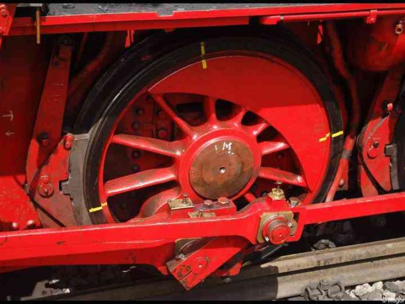 Train, Люксембург, 1900: красные колёса и детали локомотива
