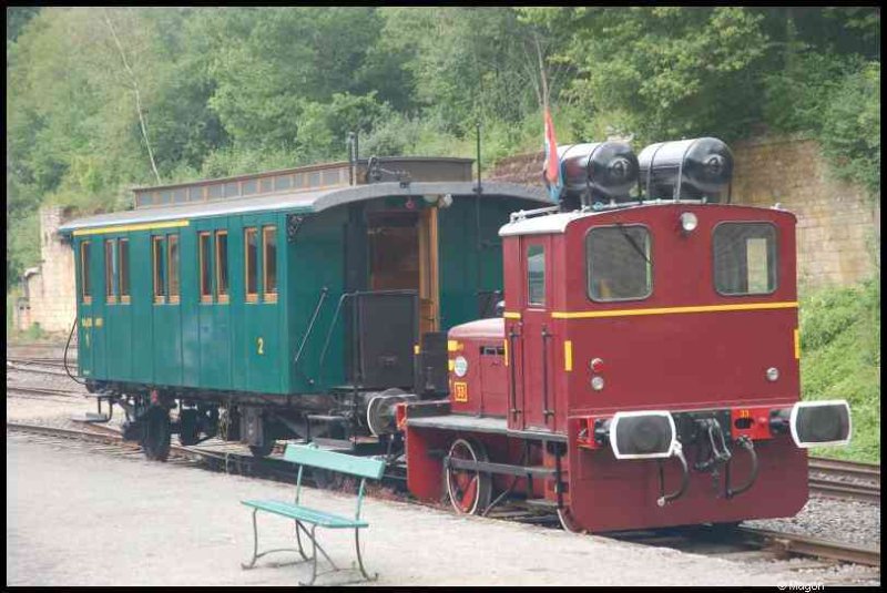 Люксембург, 1900: зелёный вагон и красный локомотив на станции Train