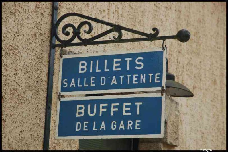 Train, Люксембург, 1900: вывеска «BILLETs SALLE D'ATTENTE» и «BUFFET DE LA GARE»